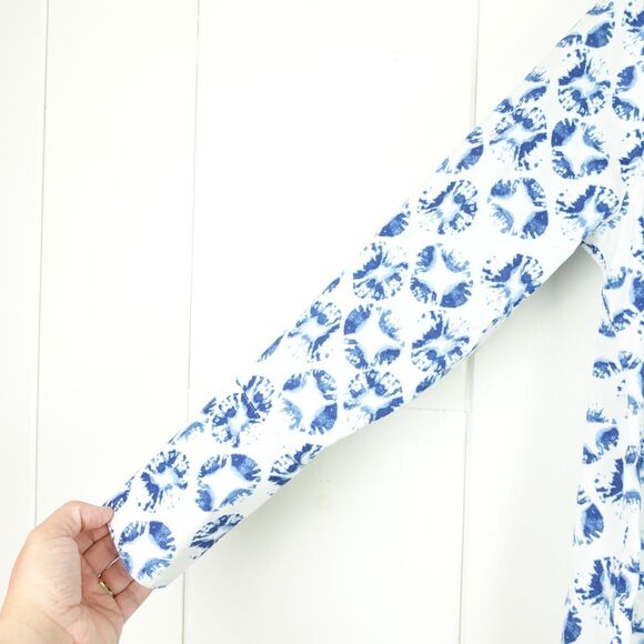 Chicos Long Sleeved Tunic Top Womens Size 0 U.S. 4/6 White w/ Blue Shell Print - Picture 6 of 11